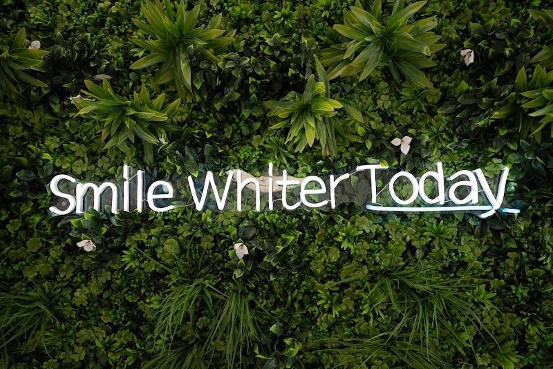 We Whiten Teeth Whitening